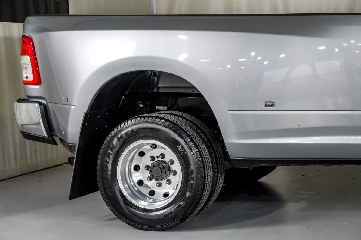 Used 2024 RAM 3500 Tradesman w/ Chrome Appearance Group AWD/4WD image 6
