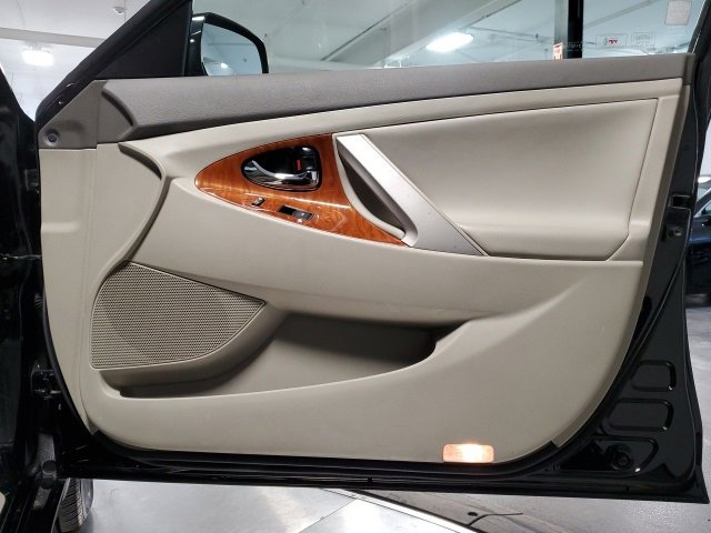 Used 2011 Toyota Camry XLE w/ SE/XLE Extra-Value Pkg image 27