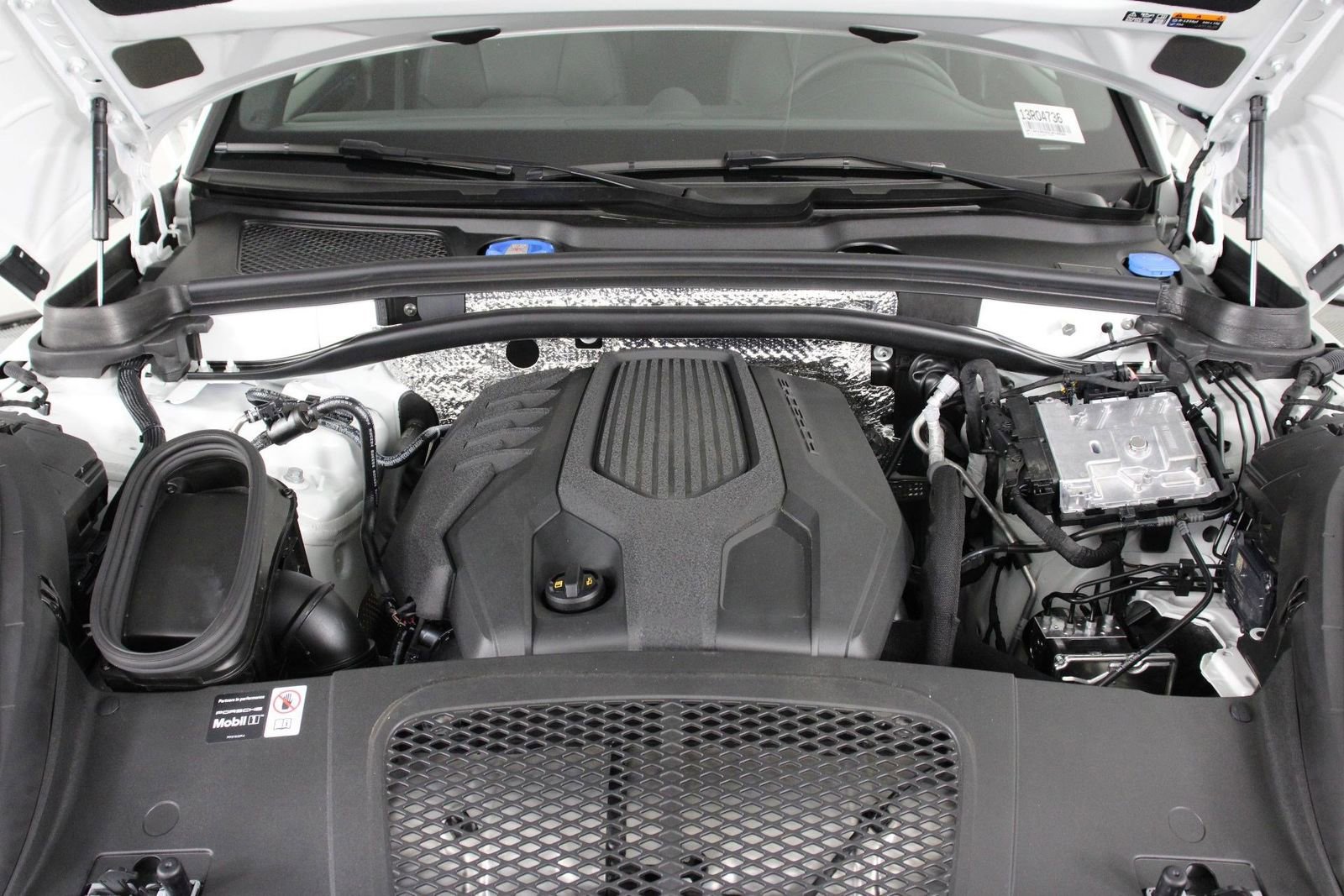 Certified 2025 Porsche Macan image 26