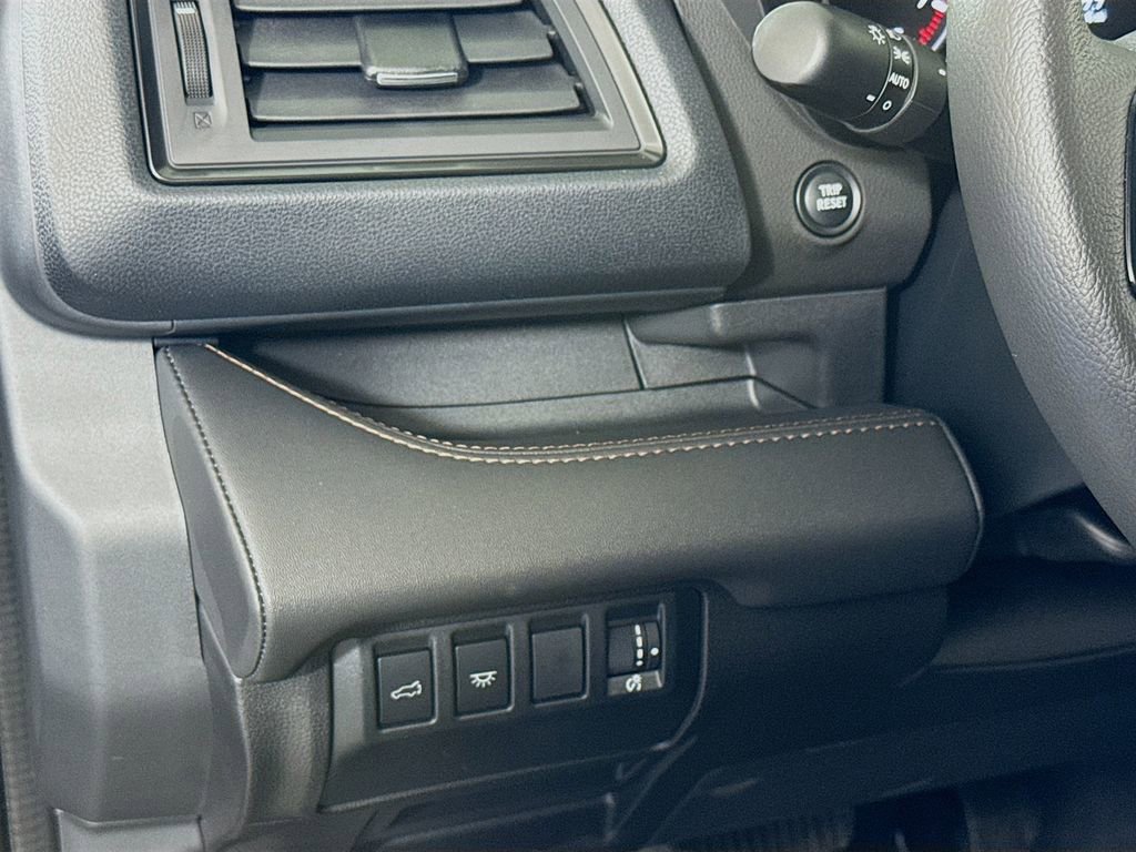 Used 2025 Subaru Ascent Bronze Edition image 10