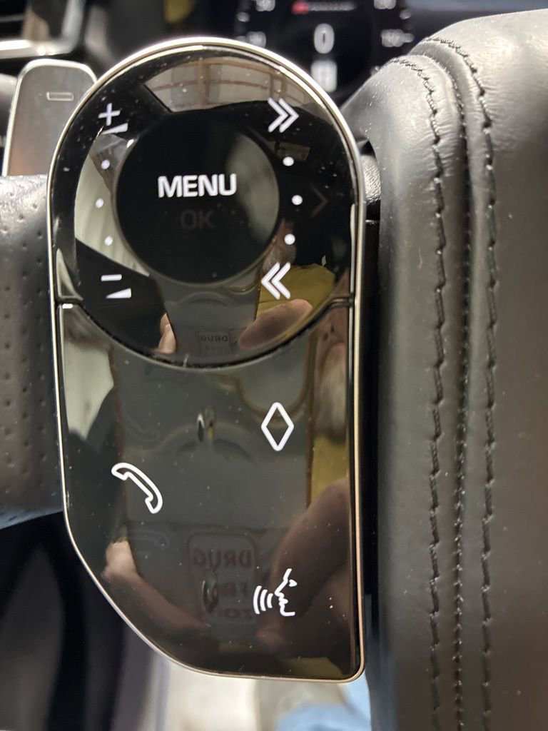 Used 2019 Land Rover Range Rover Velar R-Dynamic HSE image 15