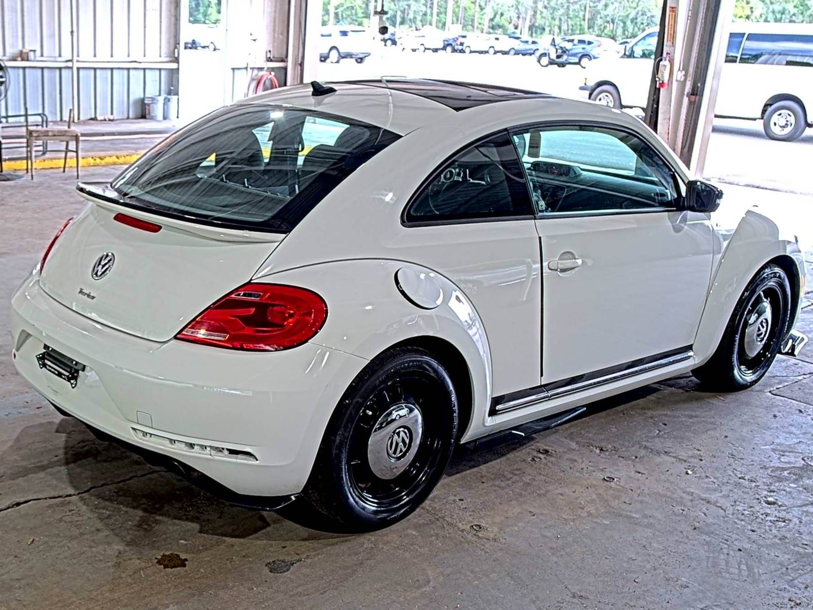 Used 2013 Volkswagen Beetle Turbo FWD image 5