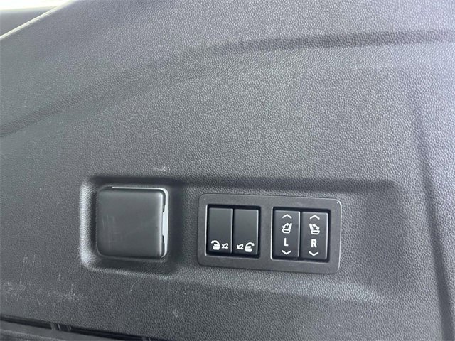 Used 2023 GMC Yukon XL Denali w/ Denali Reserve Package image 8