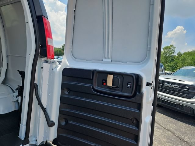 New 2026 GMC Savana 2500 w/ Driver Convenience Package RWD image 10