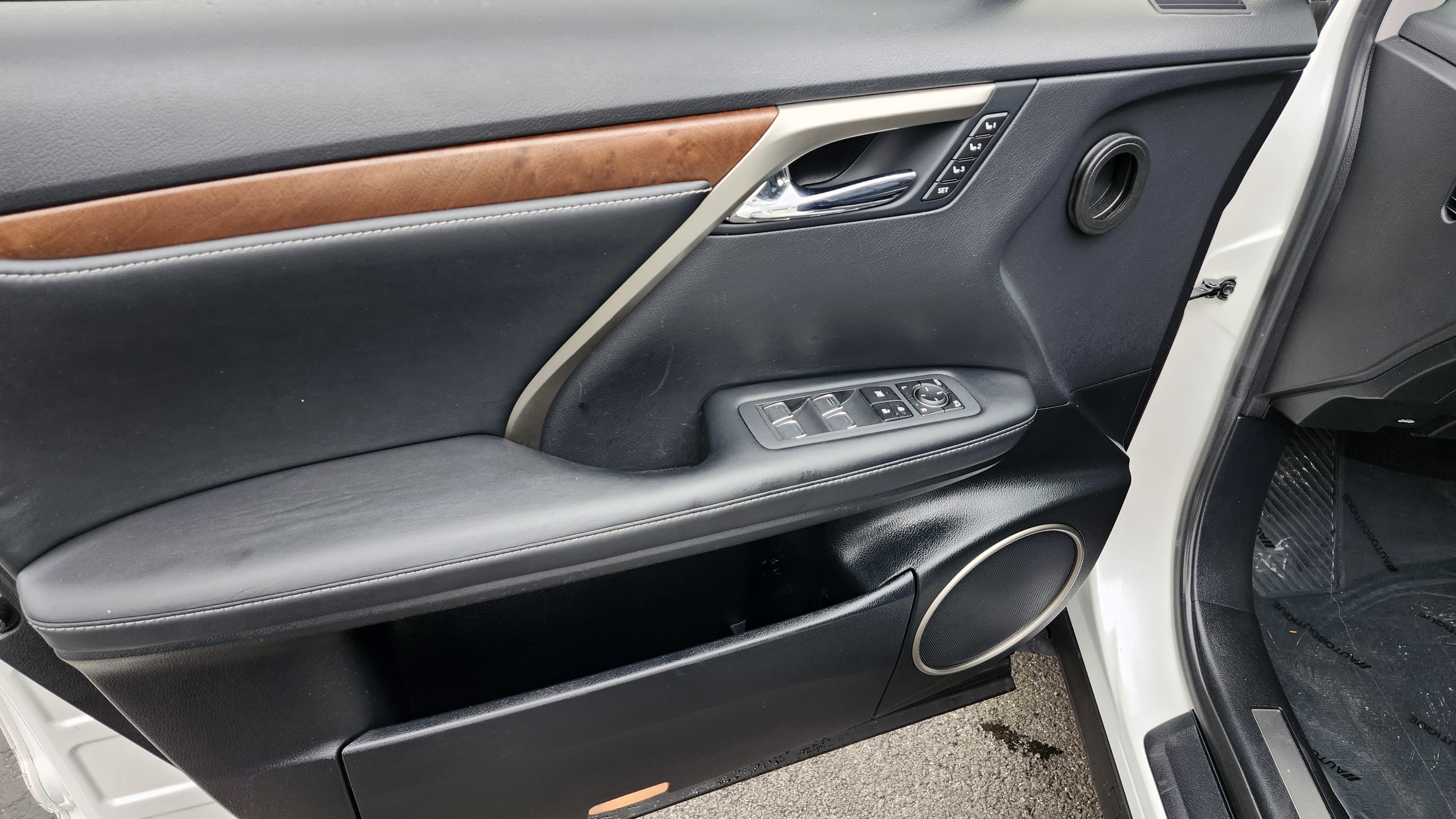 Used 2022 Lexus RX 450hL AWD w/ Premium Package image 31