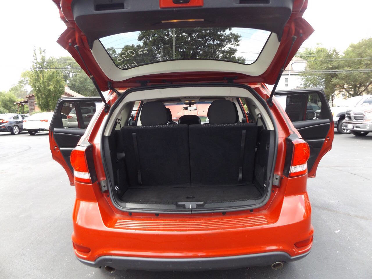 Used 2014 Dodge Journey SXT w/ Flexible Seating Group image 30