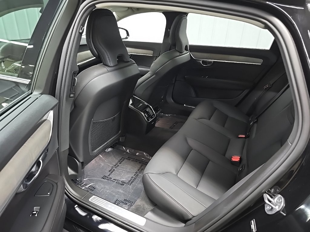 Used 2025 Volvo S90 B6 Plus AWD/4WD image 32