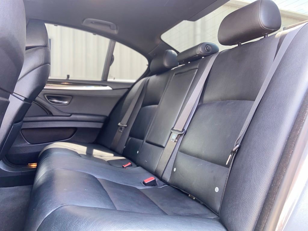 Used 2011 BMW 550i xDrive Sedan AWD/4WD image 21