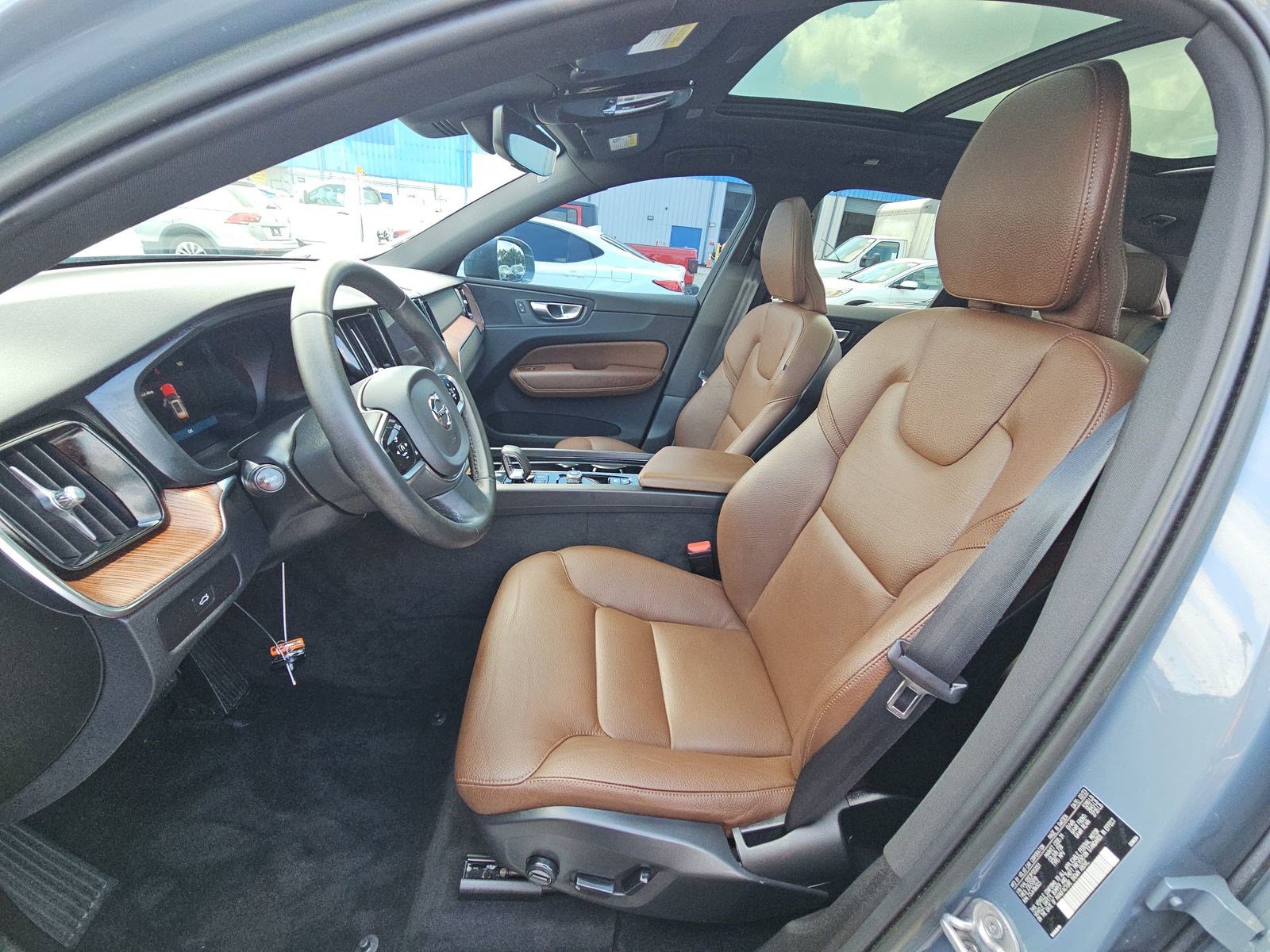Used 2023 Volvo XC60 B5 Plus FWD image 11