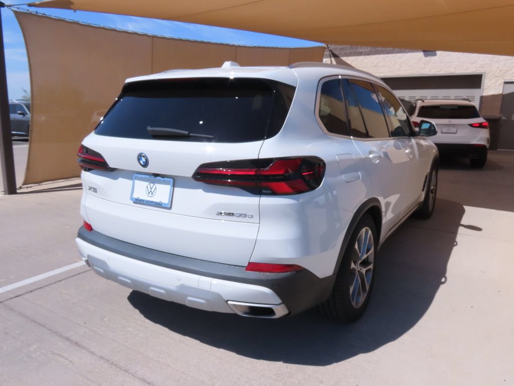 Used 2024 BMW X5 xDrive50e w/ Parking Assistance Package AWD/4WD image 3