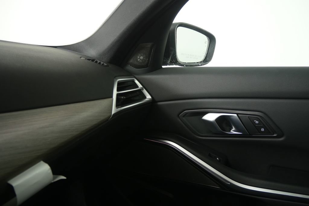 Used 2025 BMW 330i xDrive Sedan image 25