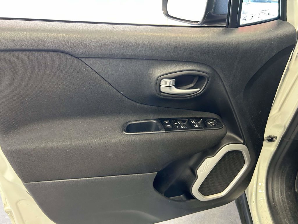 Used 2020 Jeep Renegade Sport w/ Sport Appearance Group FWD image 16
