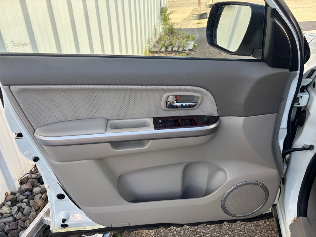 Used 2012 Suzuki Grand Vitara Limited AWD/4WD image 16