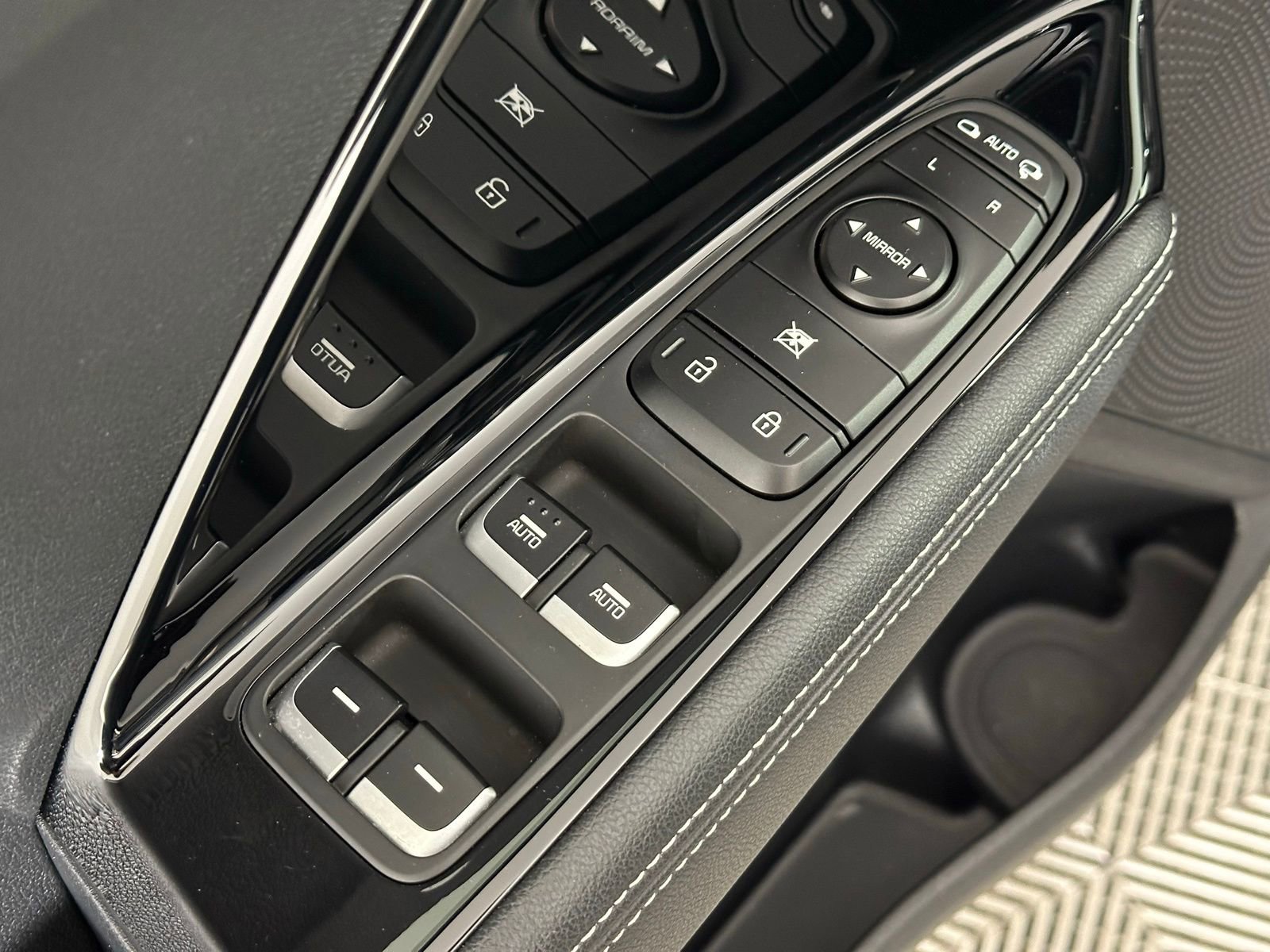 Used 2022 Kia Niro EX w/ Cold Weather Package image 38