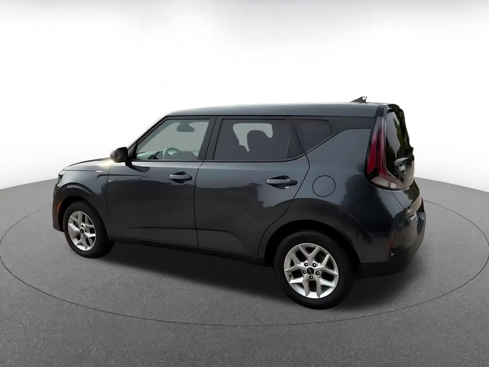 Used 2025 Kia Soul LX w/ LX Technology Package FWD image 10