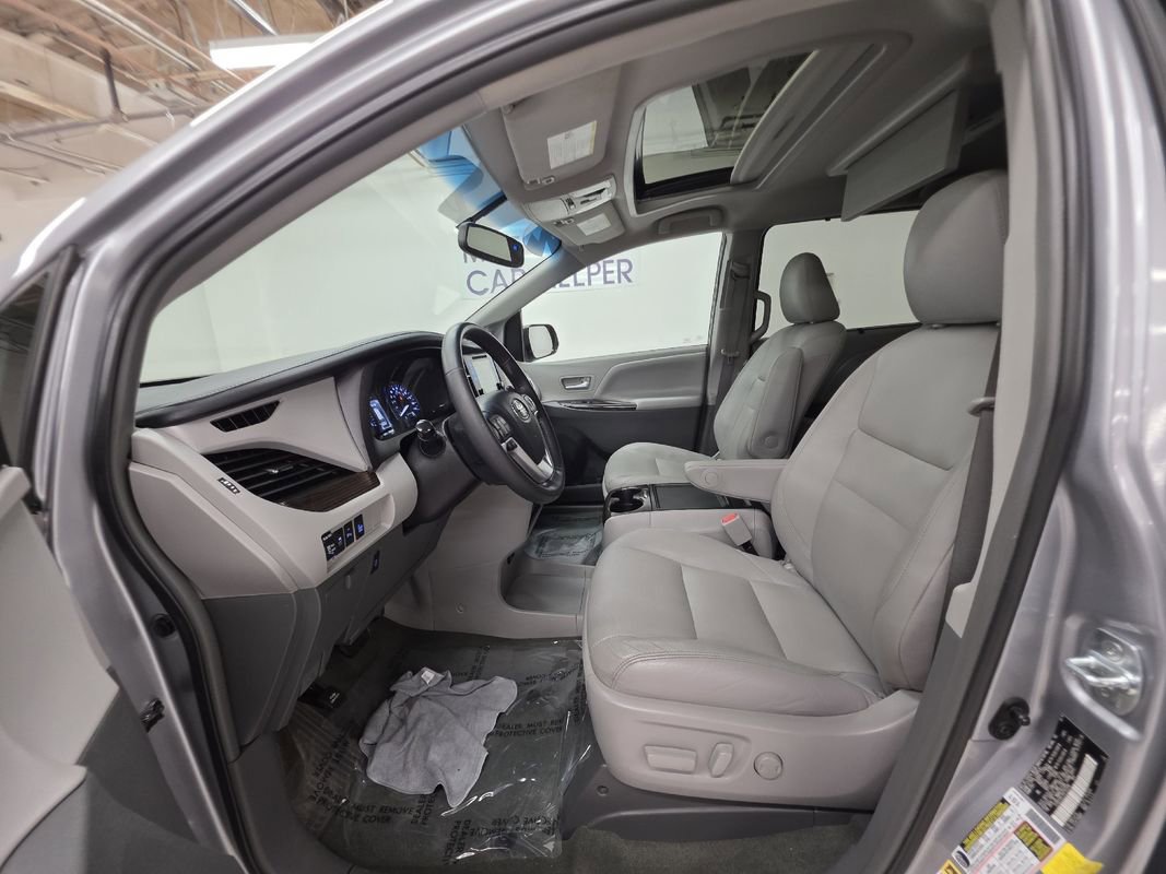 Used 2017 Toyota Sienna XLE Premium image 7