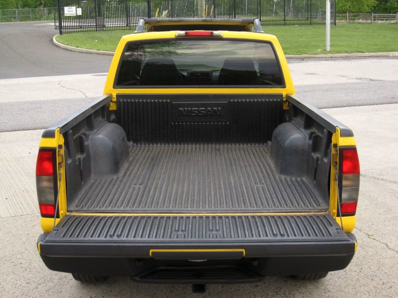 Used 2004 Nissan Frontier XE w/ (PWR) XE Pwr Pkg AWD/4WD image 15