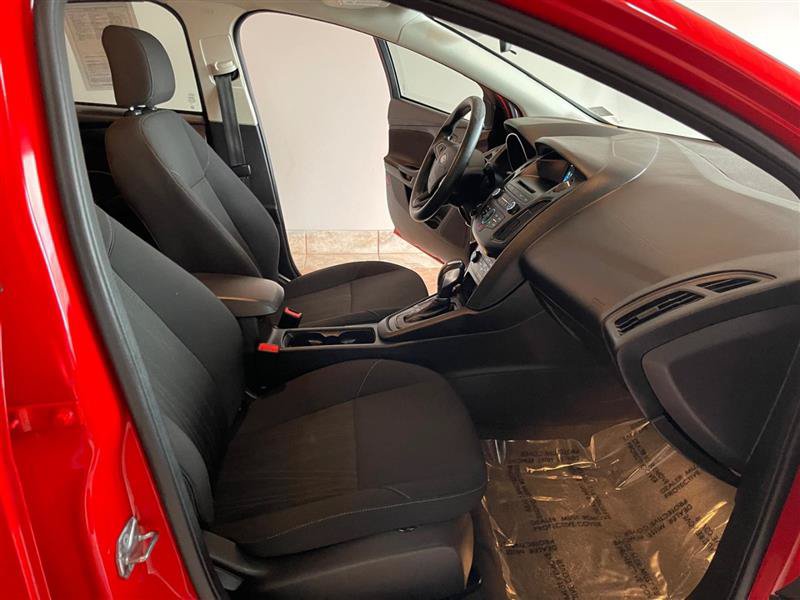 Used 2015 Ford Focus SE FWD image 11