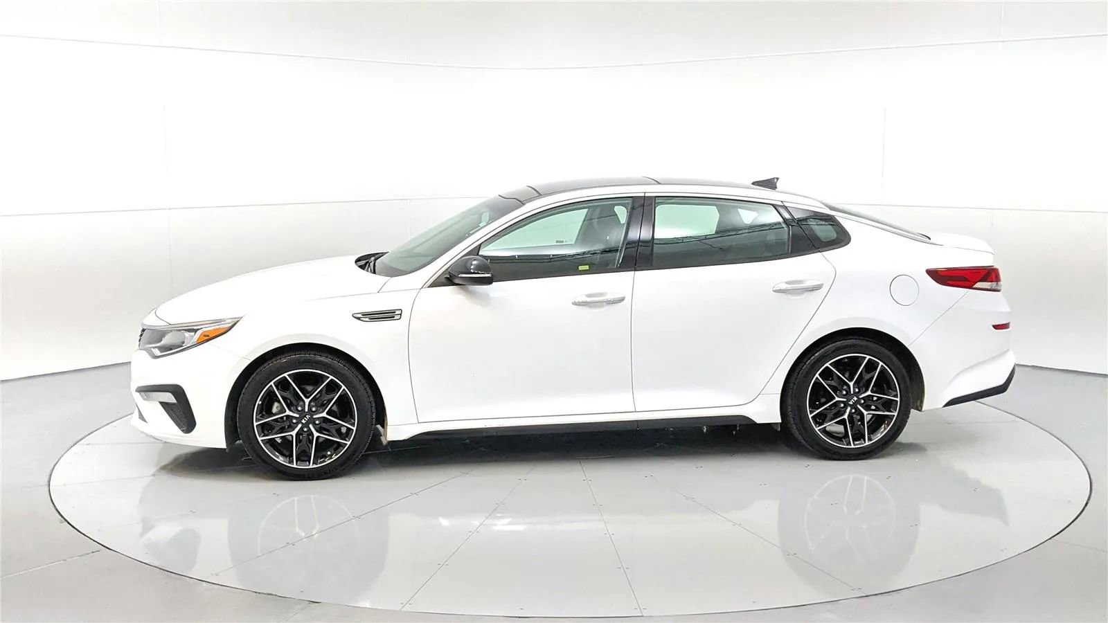 Used 2020 Kia Optima SE image 4