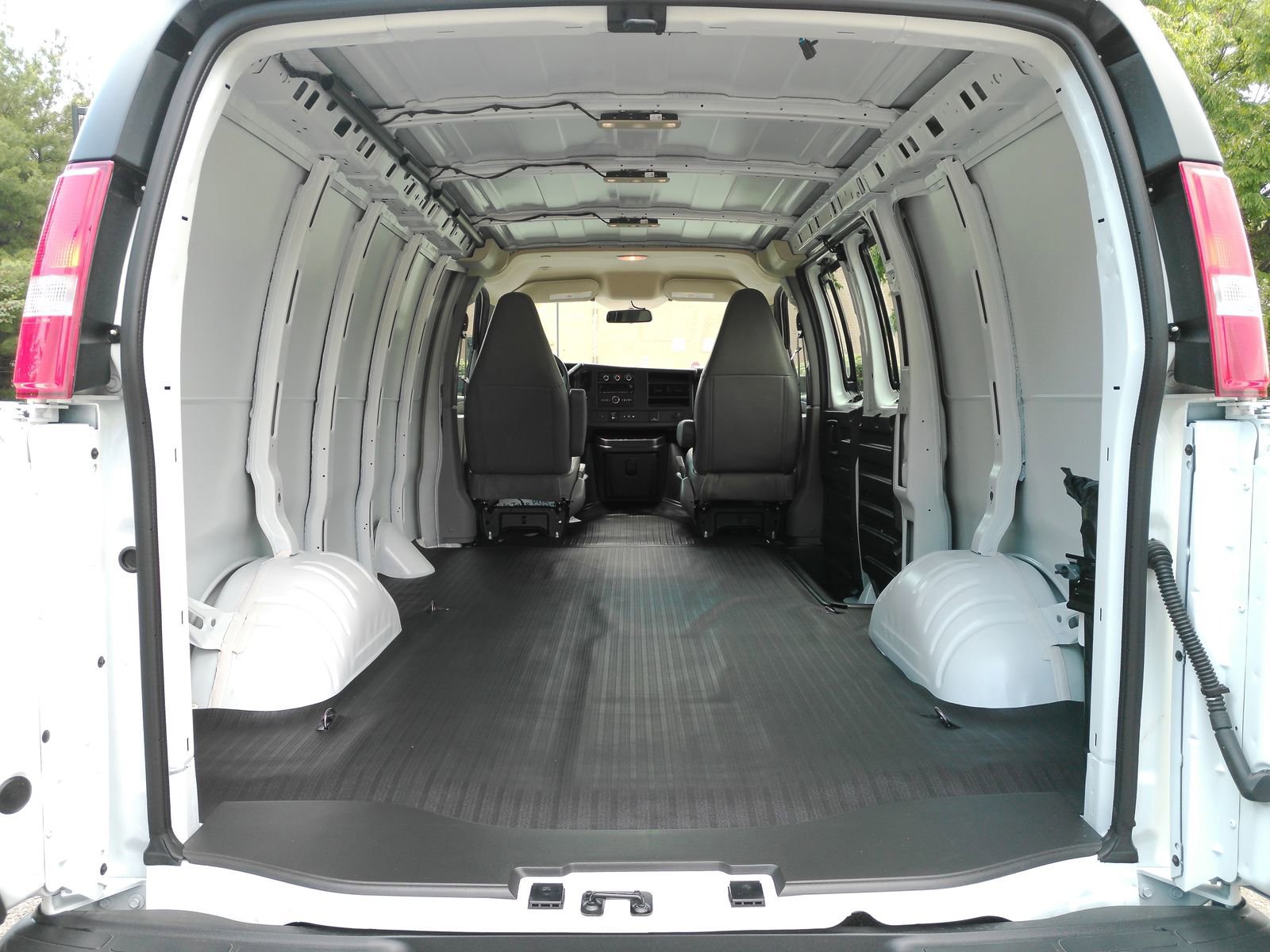 Certified 2025 Chevrolet Express 2500 w/ Driver Convenience Package RWD image 7