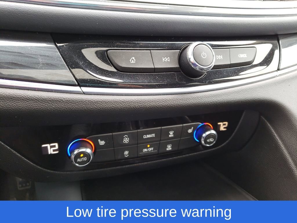 Used 2020 Buick Enclave Essence image 25