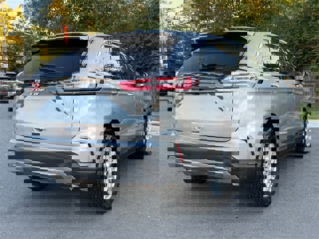 Used 2022 Ford Edge SEL image 3