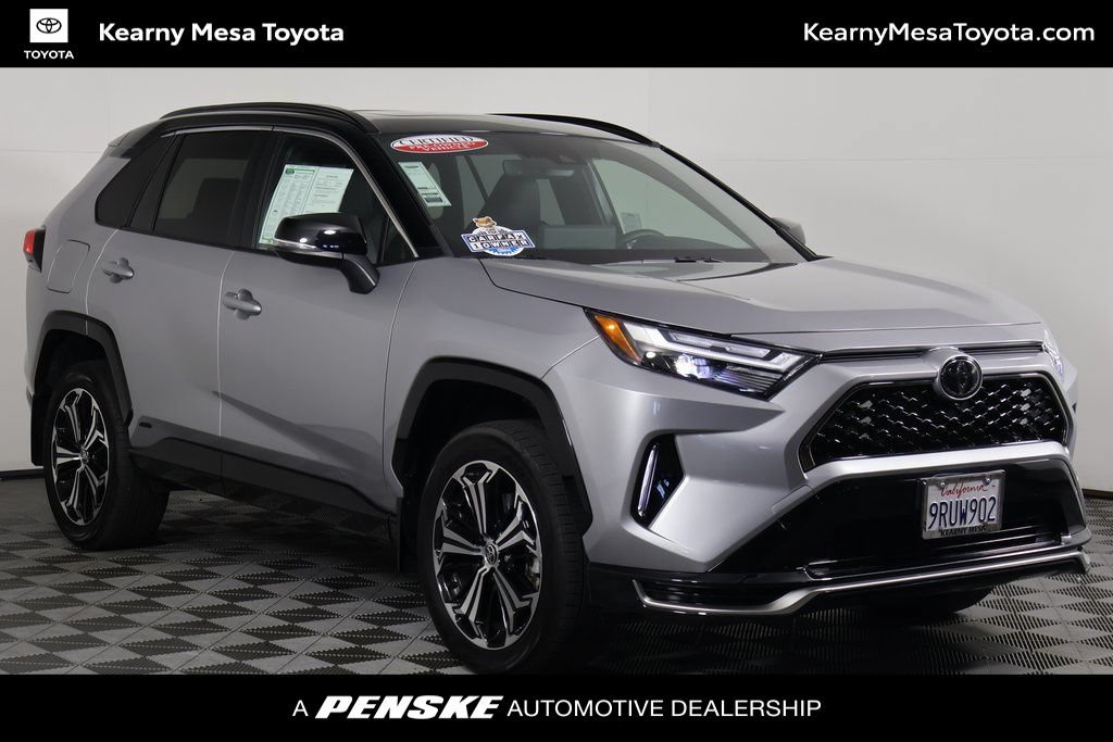 Used 2025 Toyota RAV4 XSE w/ Weather Package AWD/4WD image 1