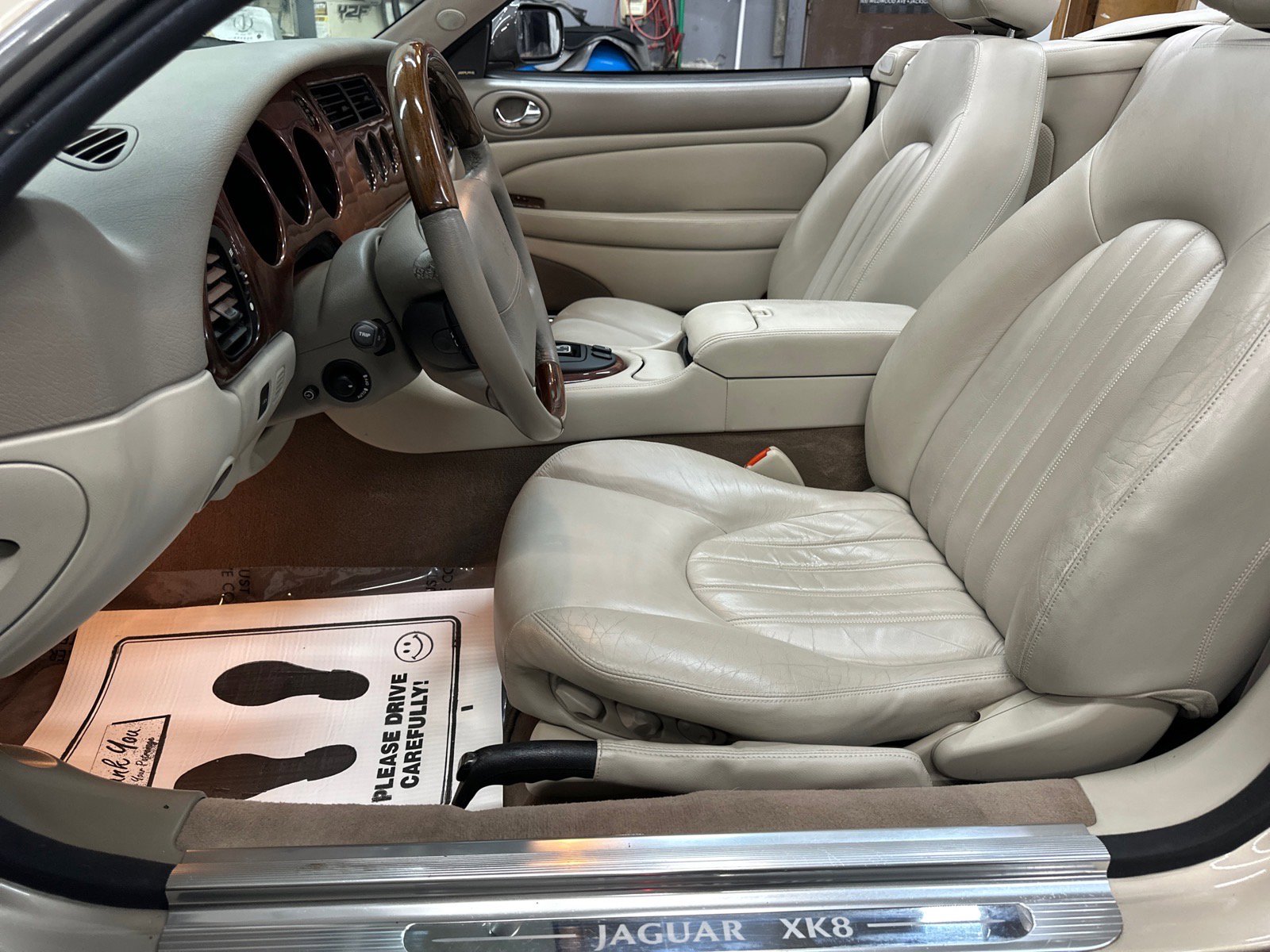 Used 2001 Jaguar XK8 Convertible image 27