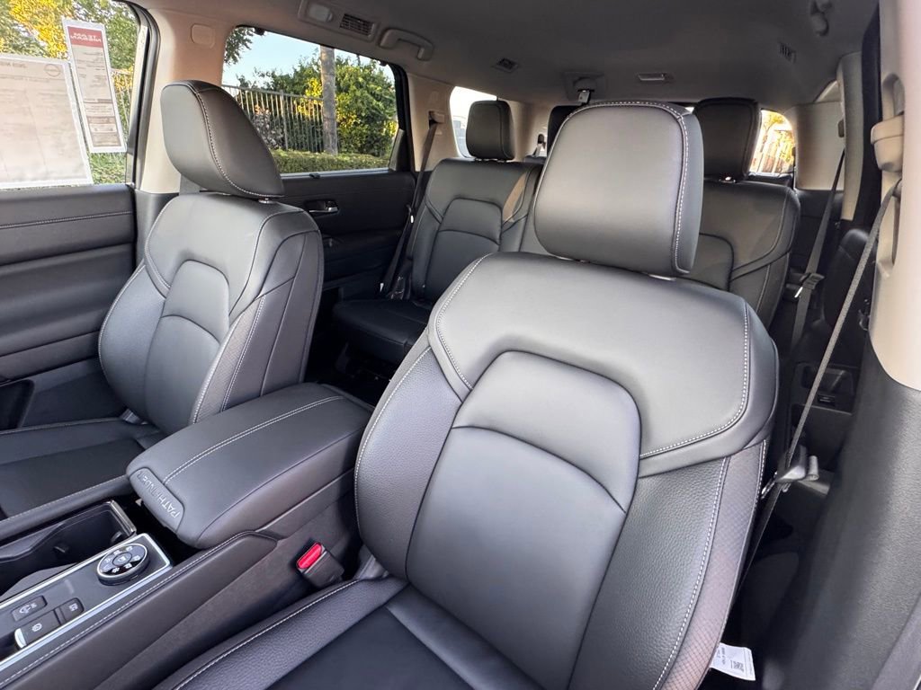 New 2025 Nissan Pathfinder SL image 10