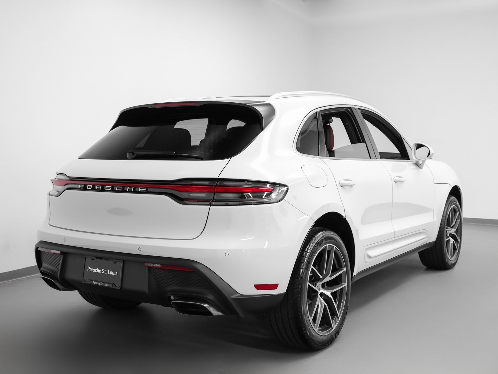 Used 2025 Porsche Macan image 12