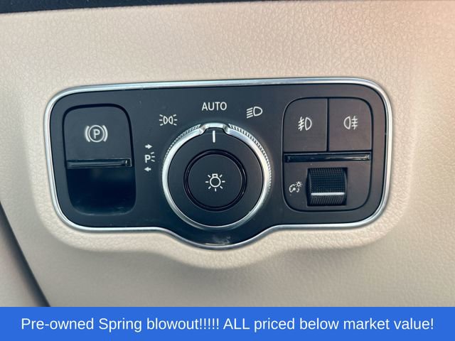 Used 2021 Mercedes-Benz GLB 250 4MATIC w/ Premium Package image 33