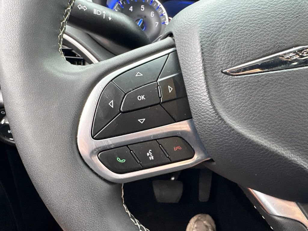 Used 2025 Chrysler Pacifica Select FWD image 21
