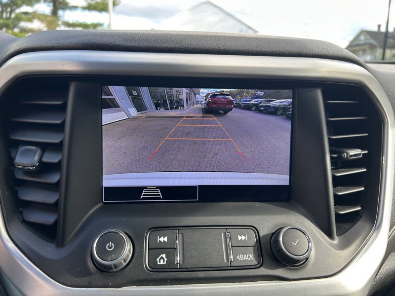 Used 2023 GMC Acadia SLE w/ Driver Convenience Package AWD/4WD image 16