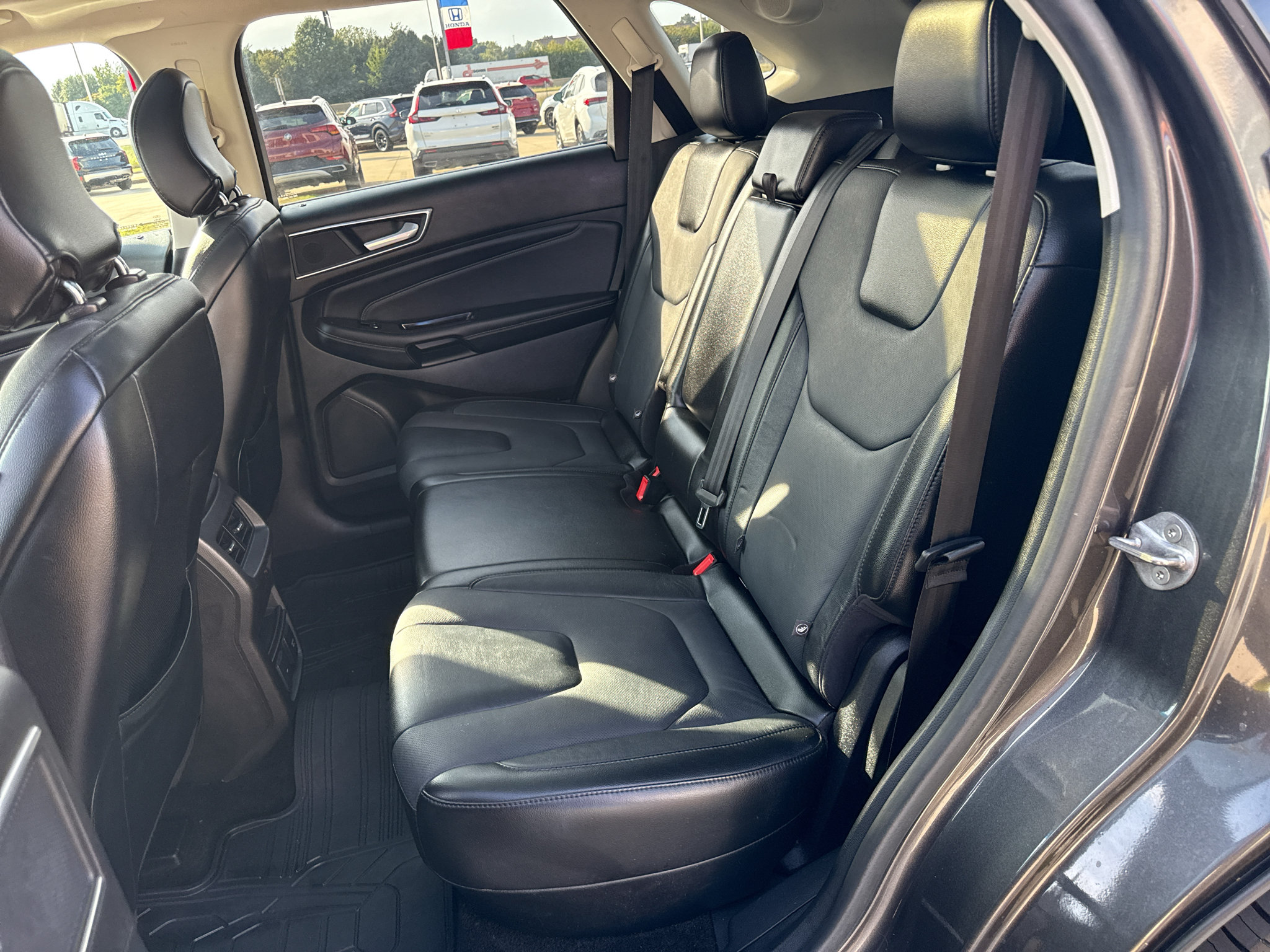 Used 2015 Ford Edge Titanium w/ Equipment Group 301A AWD/4WD image 17