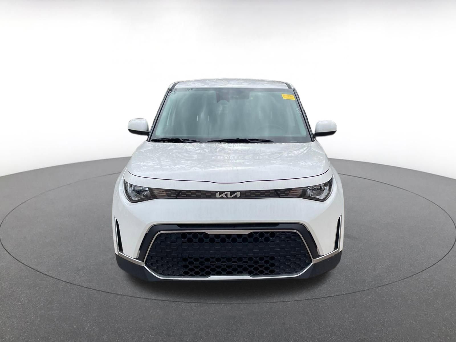 Used 2025 Kia Soul LX w/ LX Technology Package image 4