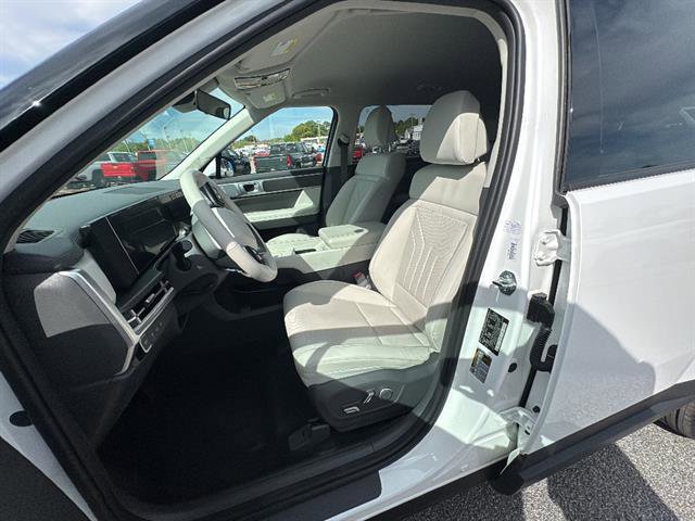 Used 2025 Hyundai Santa Fe SEL FWD image 13
