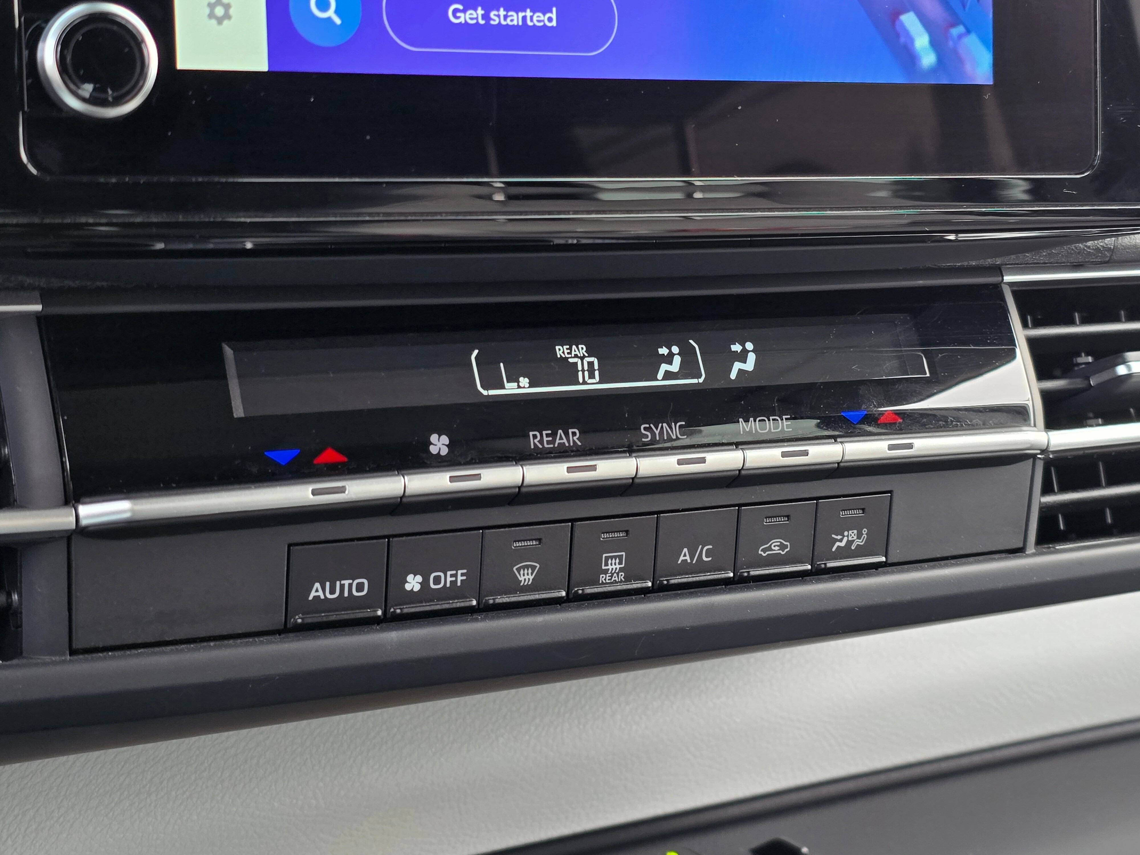 Used 2025 Toyota Sienna LE FWD image 30