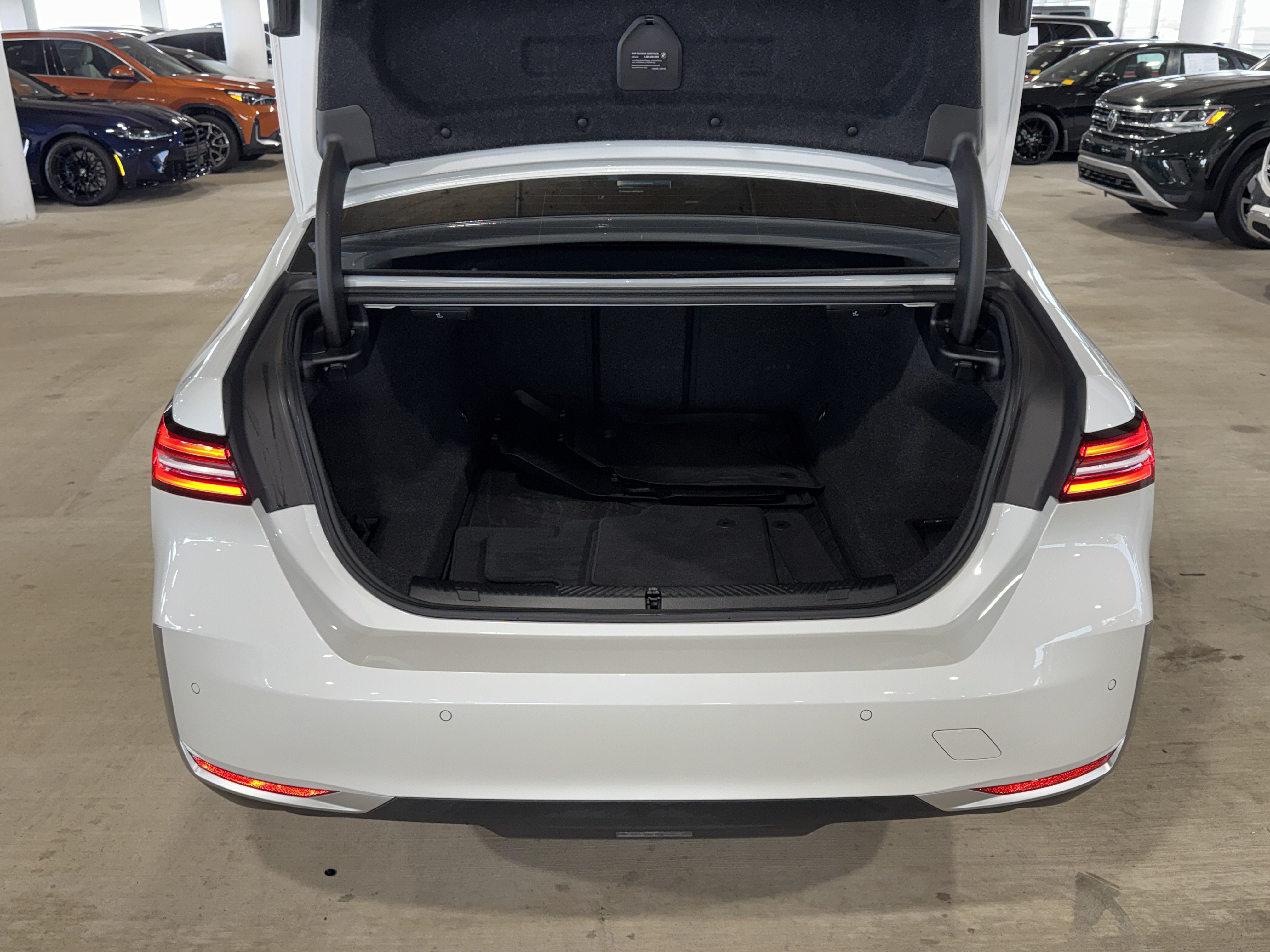 Used 2025 BMW 530i w/ Premium Package RWD image 13