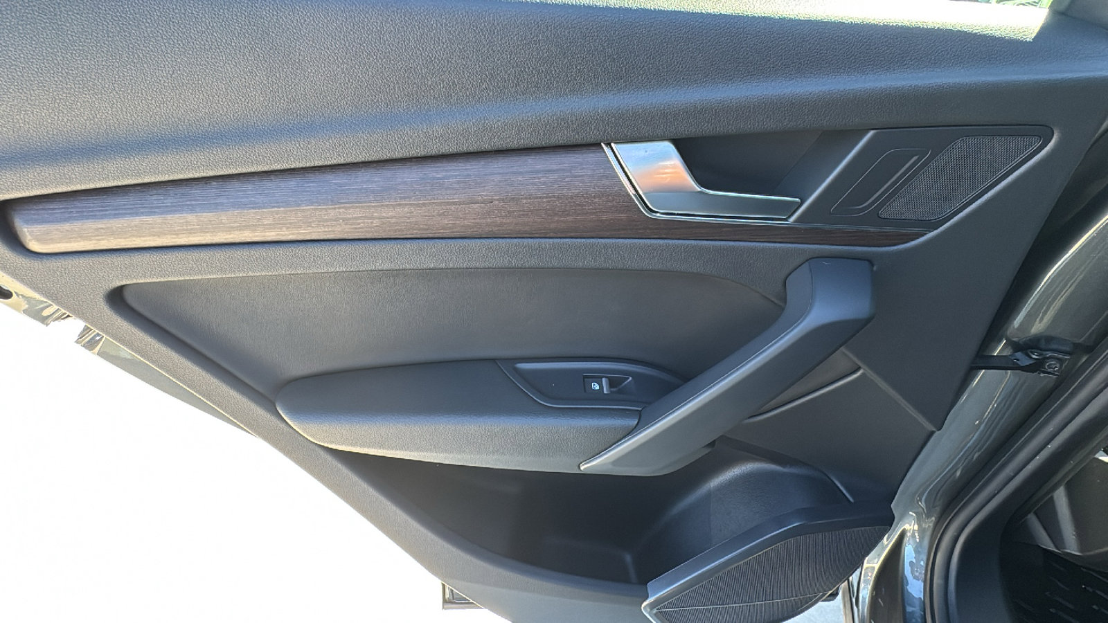 Used 2023 Audi Q5 2.0T Premium w/ Convenience Package image 16