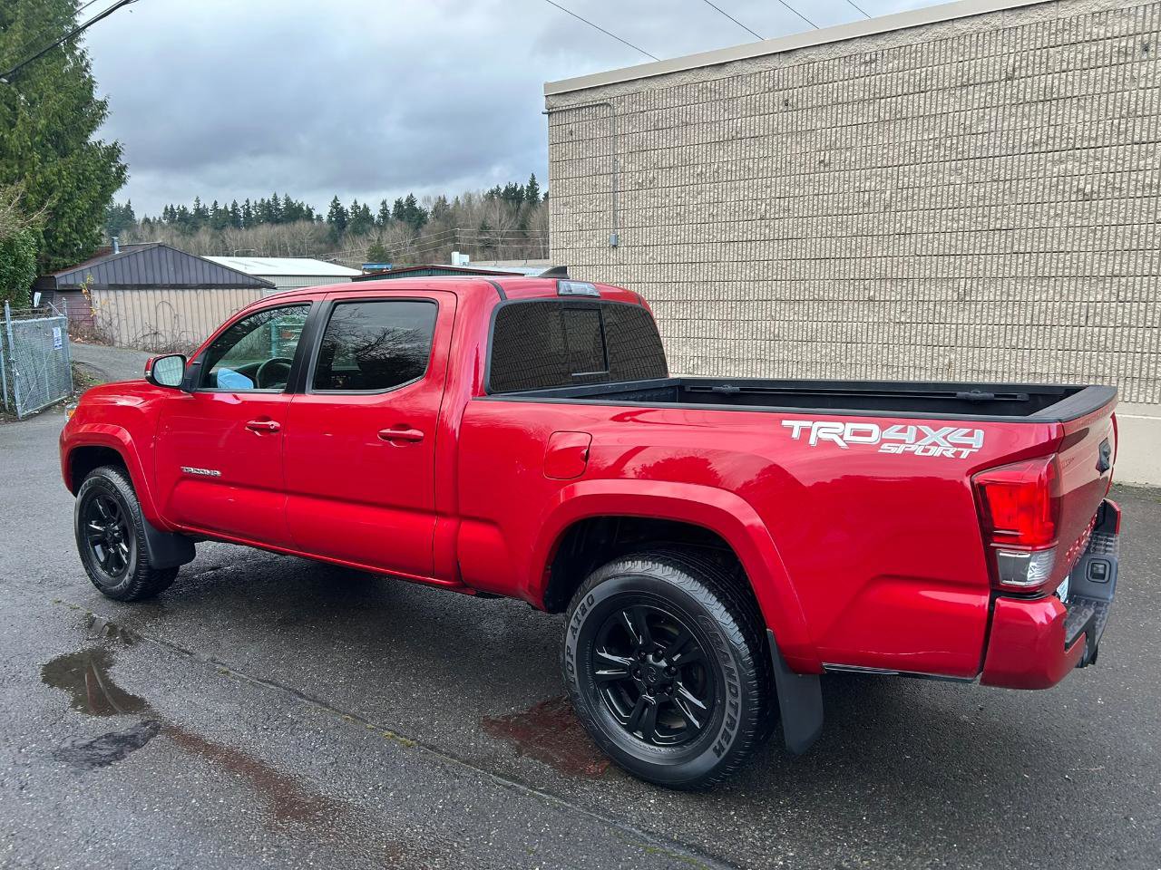 Used 2017 Toyota Tacoma TRD Sport w/ Premium & Technology Package AWD/4WD image 7