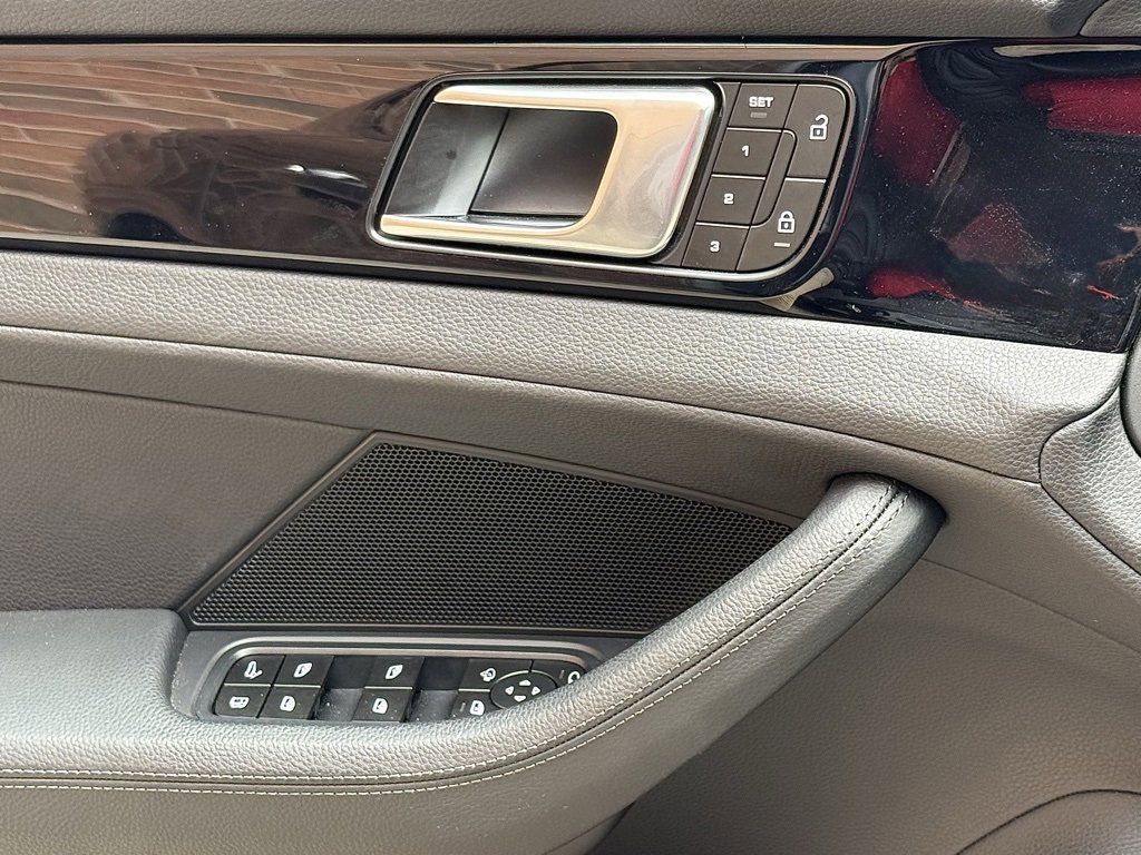 Used 2023 Porsche Panamera 4 image 17