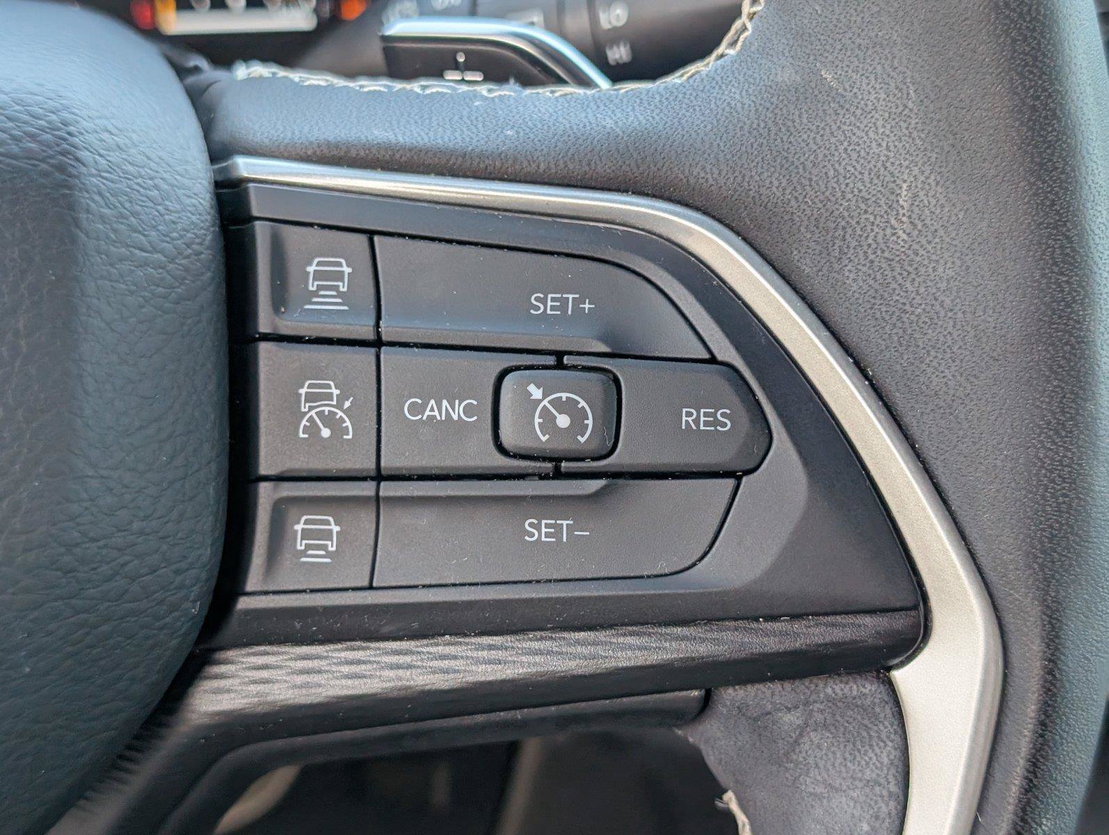 Used 2025 Jeep Grand Cherokee L Altitude RWD image 30