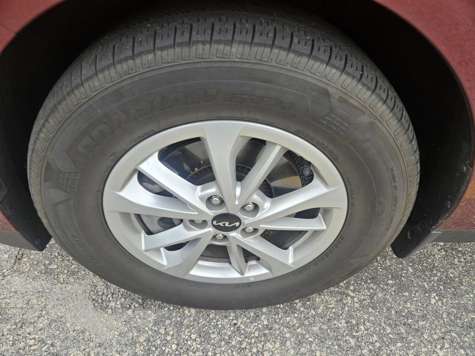 Used 2024 Kia Carnival LX image 4