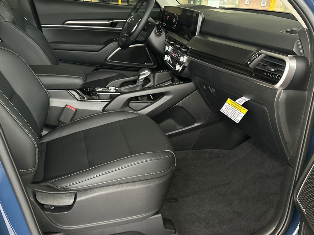 New 2025 Kia Telluride S image 12