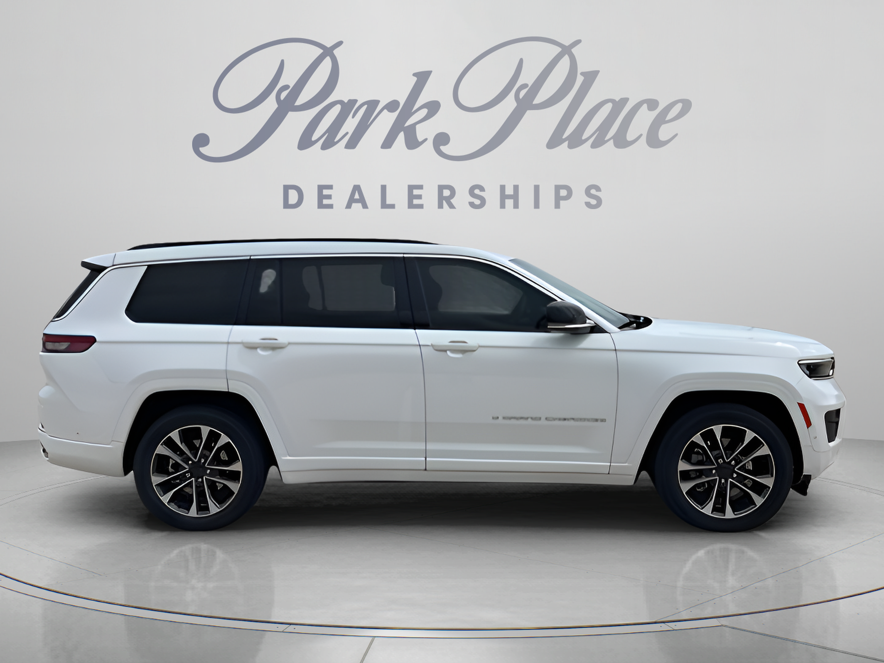 Used 2024 Jeep Grand Cherokee L Overland w/ Advanced Protech Group III AWD/4WD image 7