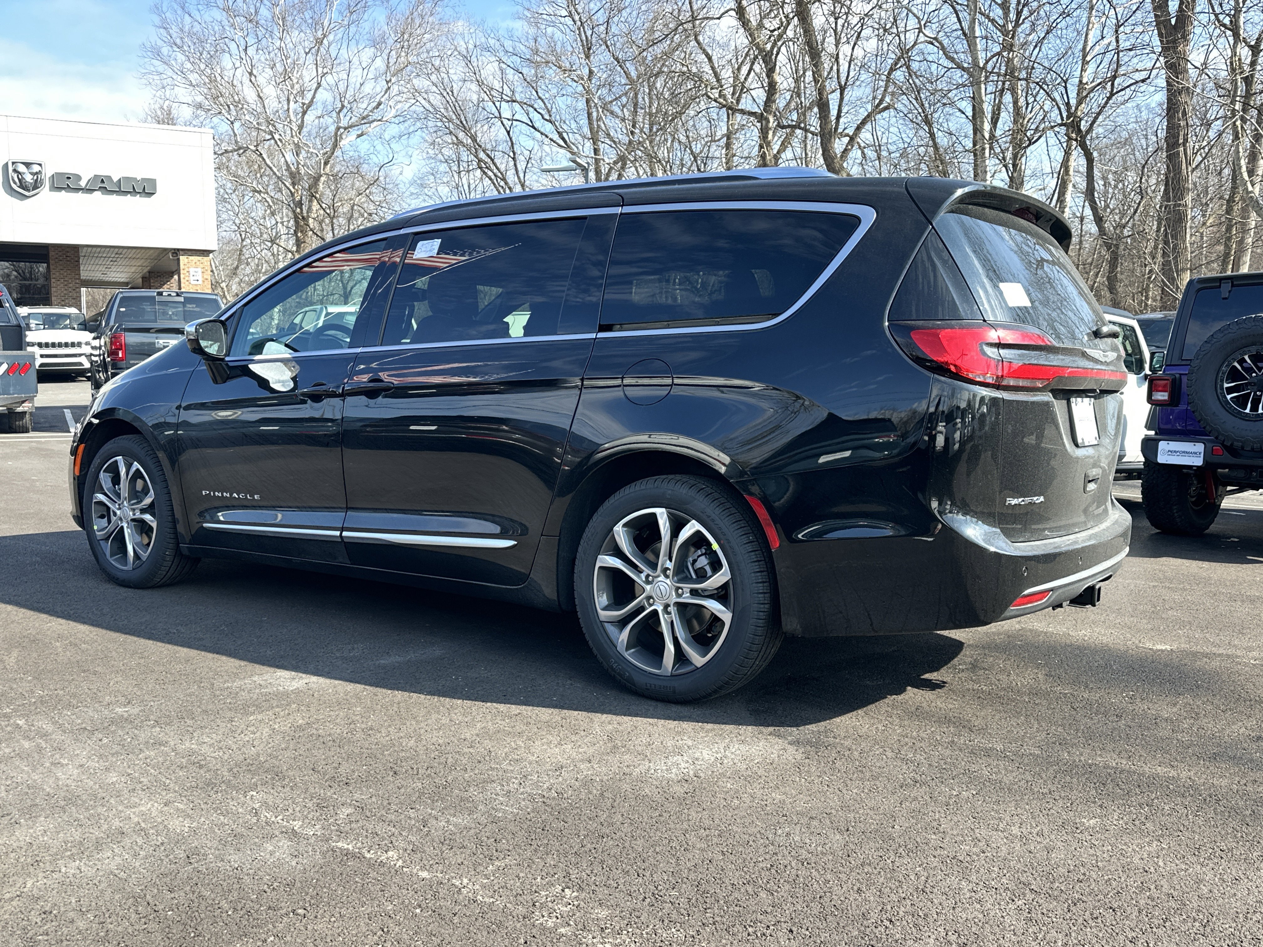 New 2026 Chrysler Pacifica Pinnacle w/ Trailer Tow Group FWD image 26