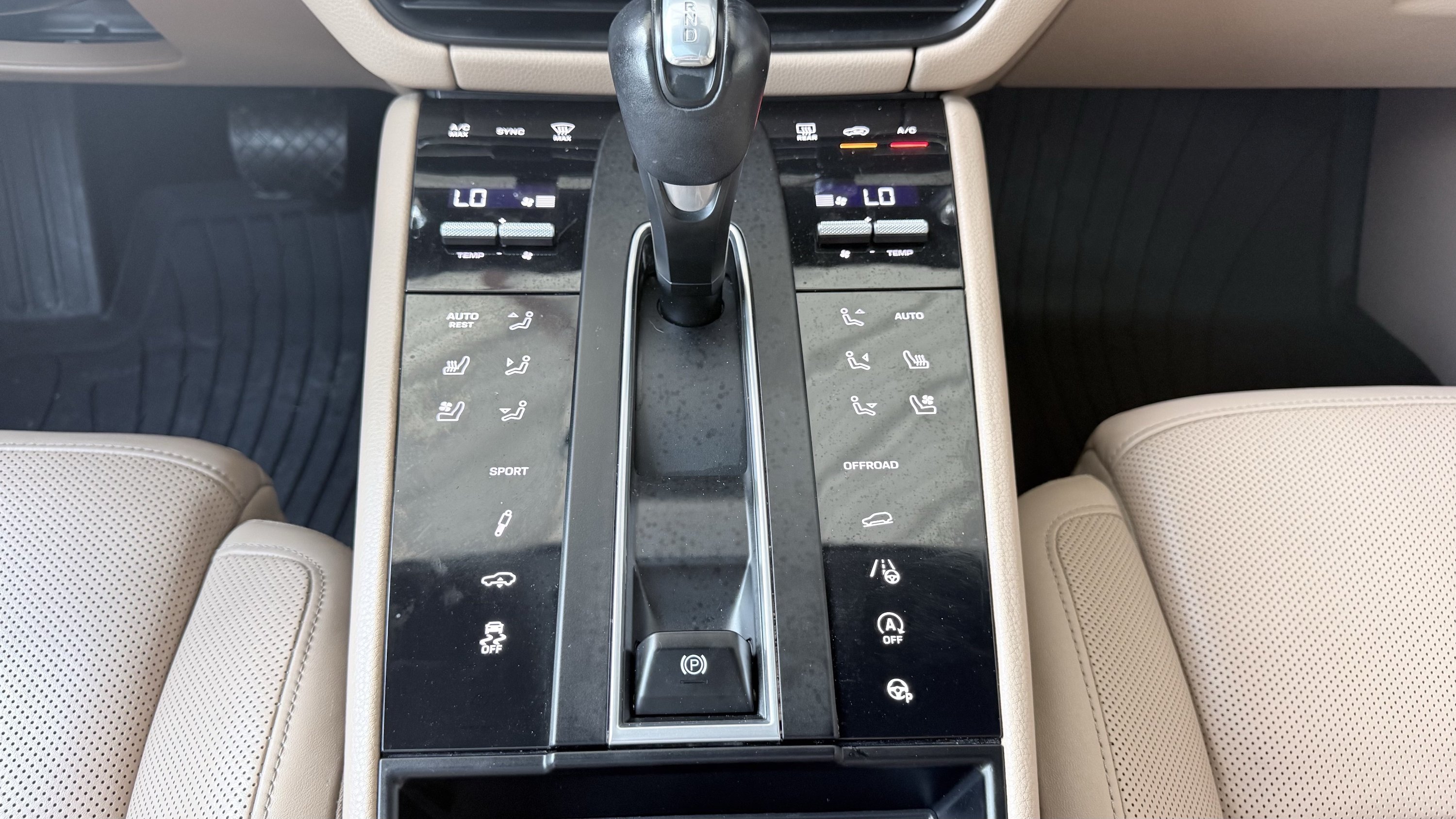 Used 2023 Porsche Macan Turbo AWD/4WD image 50