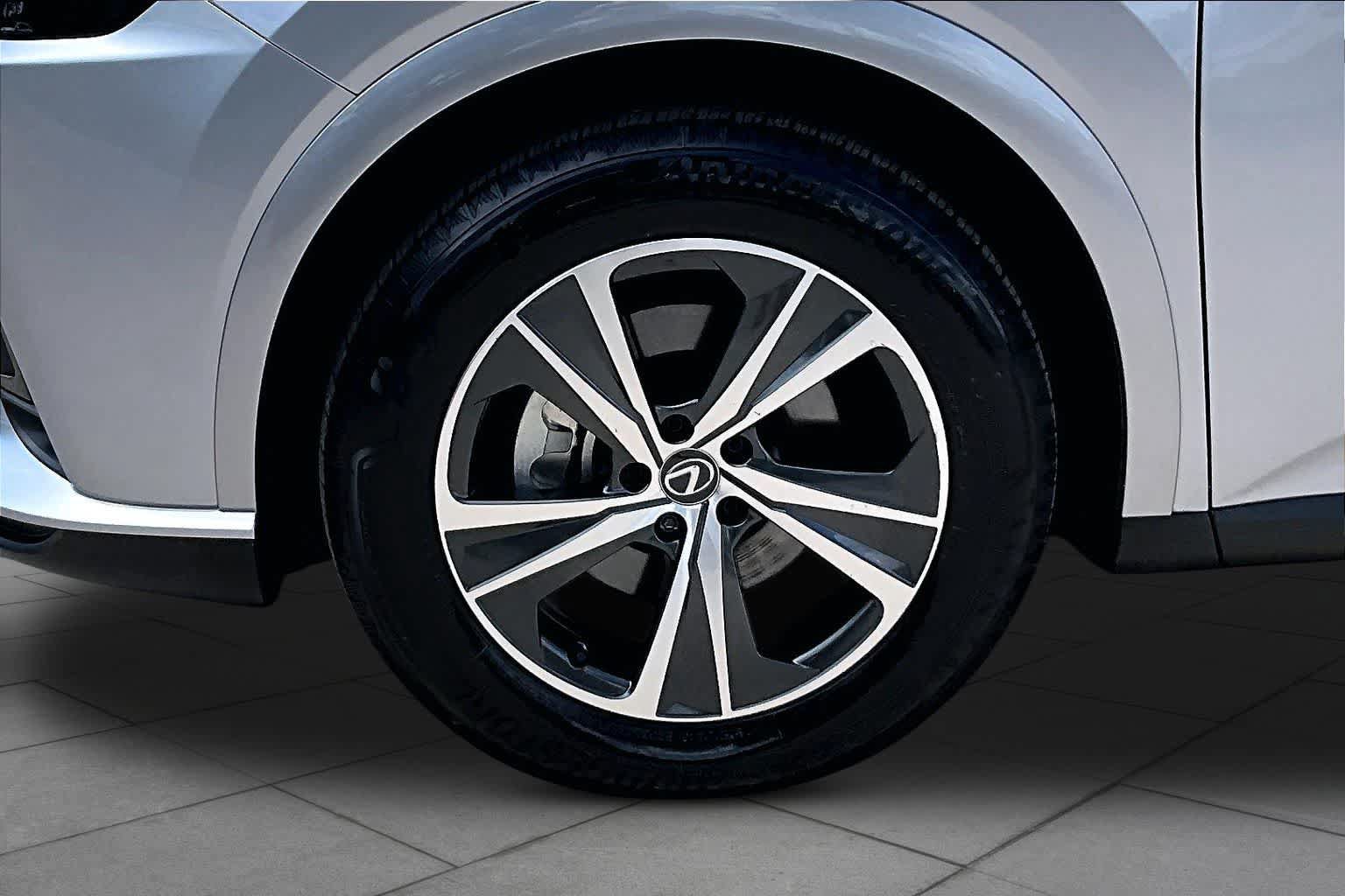Used 2025 Lexus RX 350 Premium w/ Accessory Package (Z1) FWD image 11