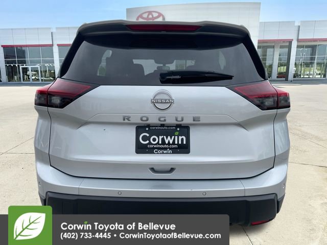 Used 2025 Nissan Rogue SV image 4