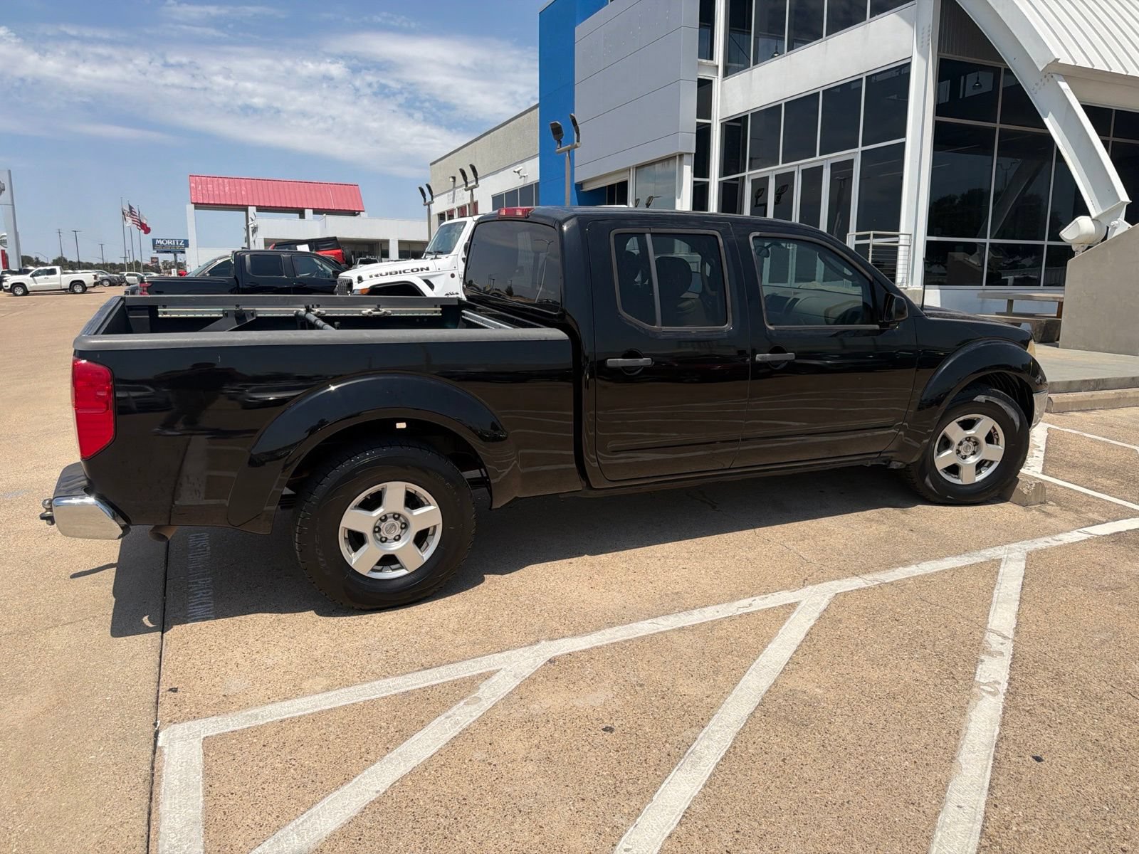 Used 2008 Nissan Frontier SE w/ SE Value Truck Pkg RWD image 4